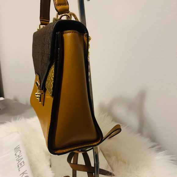 Brand New MK crossbody bag - Picture 5 of 9